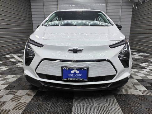 Used 2023 Chevrolet Bolt LT w/ Infotainment Package FWD image 3