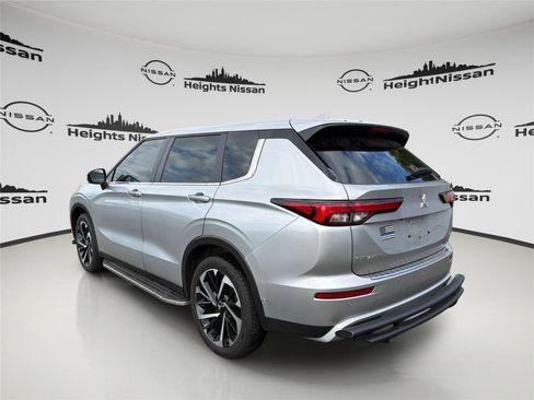 Used 2024 Mitsubishi Outlander SE AWD/4WD image 3