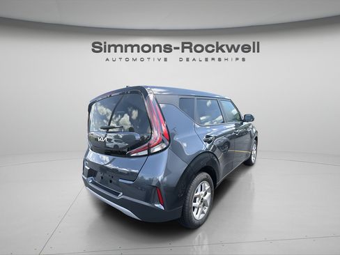 Used 2025 Kia Soul LX w/ LX Technology Package FWD image 5