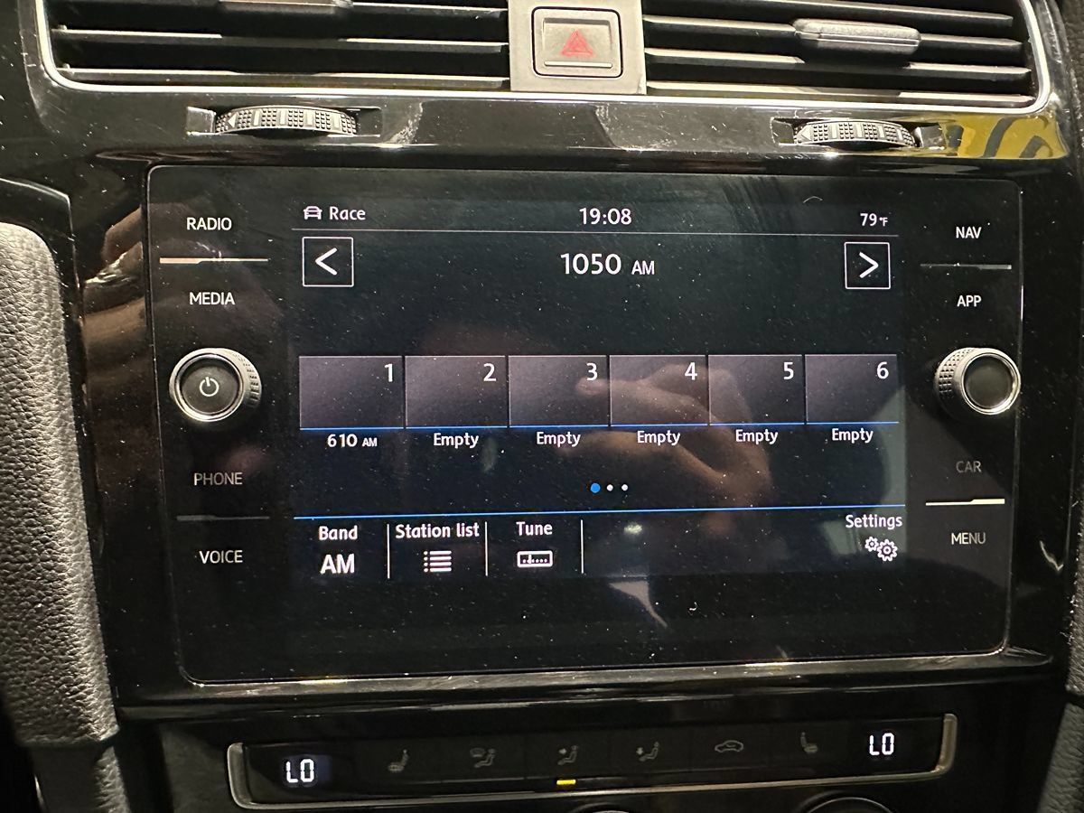 Used 2018 Volkswagen Golf 4-Door AWD/4WD image 32