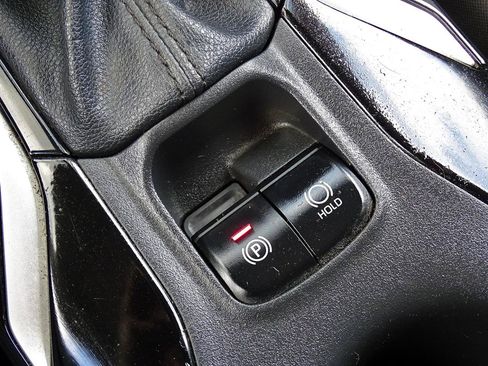 Used 2021 Toyota Corolla LE FWD image 30
