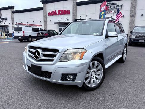 Used 2010 Mercedes-Benz GLK 350 4MATIC image 1