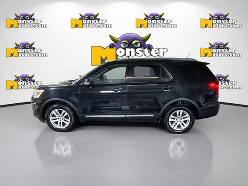 Used 2018 Ford Explorer XLT w/ Equipment Group 202A image 7