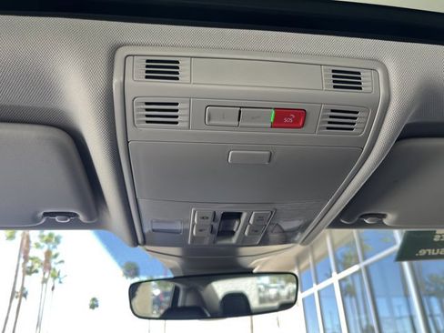 Used 2025 Volkswagen Jetta SE image 21