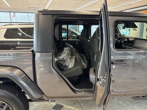 New 2026 Jeep Gladiator Sport image 14