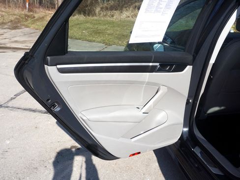 Used 2018 Volkswagen Passat 2.0T R-Line image 24