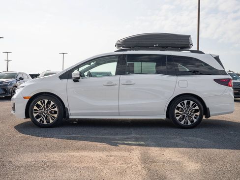 Used 2025 Honda Odyssey Elite image 4