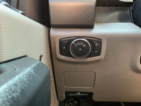 Used 2022 Ford F250 XL w/ Power Equipment Group AWD/4WD image 18