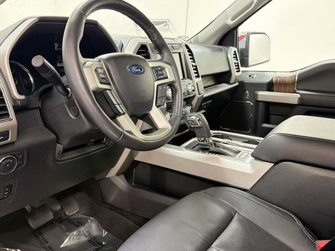 Used 2019 Ford F150 Lariat w/ Equipment Group 502A Luxury AWD/4WD image 12