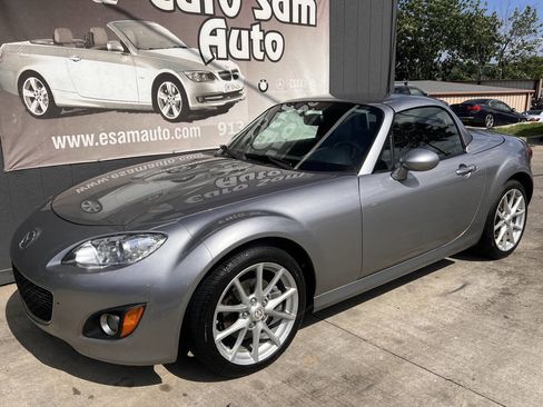 Used 2010 MAZDA MX-5 Miata Grand Touring w/ Premium Pkg image 2