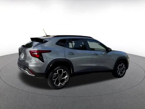 Used 2025 Chevrolet Trax LT FWD image 14
