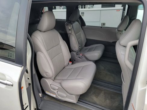 Used 2016 Toyota Sienna XLE image 13