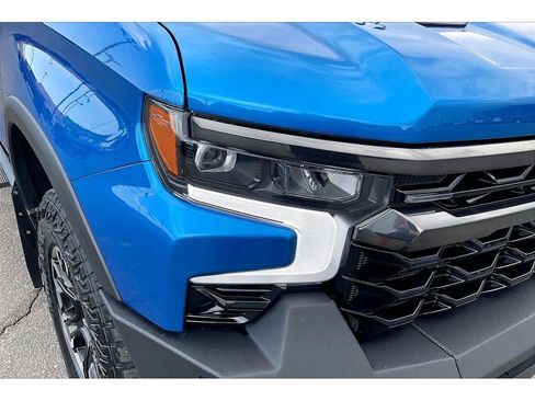 Used 2023 Chevrolet Silverado 1500 ZR2 w/ Technology Package AWD/4WD image 29