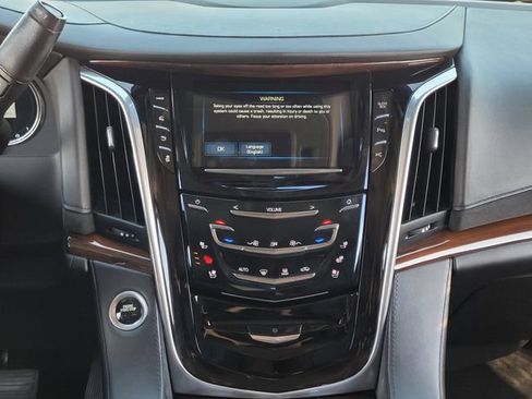 Used 2018 Cadillac Escalade 2WD image 16