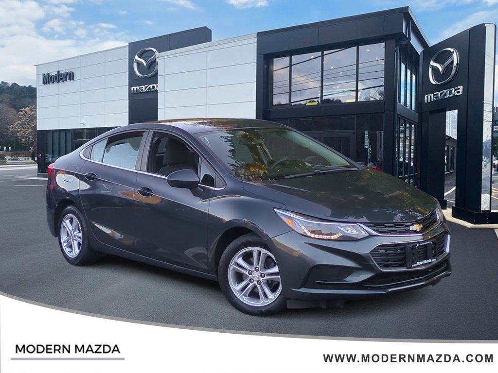 Used 2018 Chevrolet Cruze LT w/ Convenience Package FWD image 1