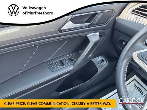 Used 2023 Volkswagen Tiguan SE w/ Panoramic Sunroof Package FWD image 21