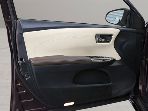 Used 2016 Toyota Avalon XLE Plus FWD image 9