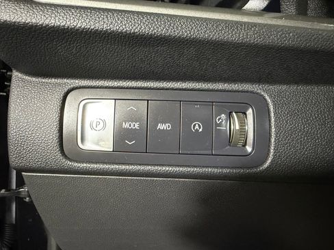 Used 2025 Chevrolet Traverse LT w/ Enhanced Driving Package AWD/4WD image 14
