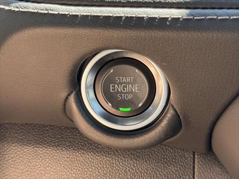 Used 2025 Chevrolet Suburban LT AWD/4WD image 33