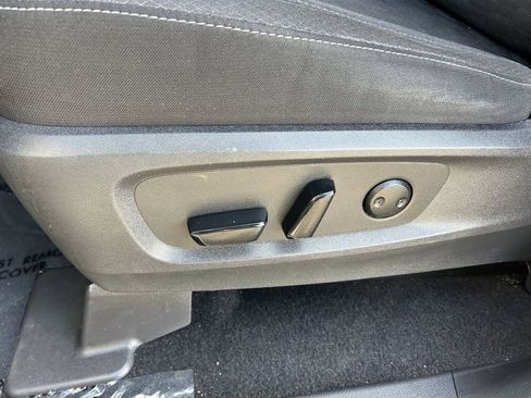 Used 2022 Nissan Pathfinder SV image 24