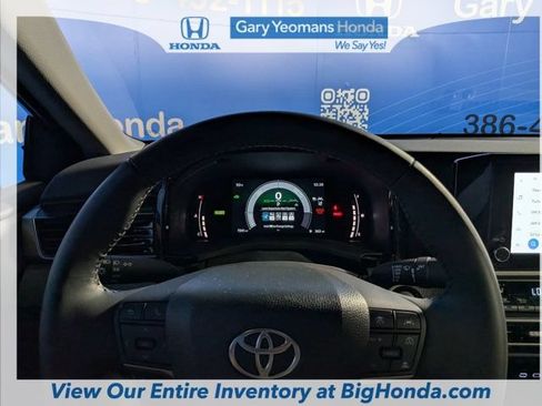 Used 2025 Toyota Camry LE w/ Convenience Package FWD image 30
