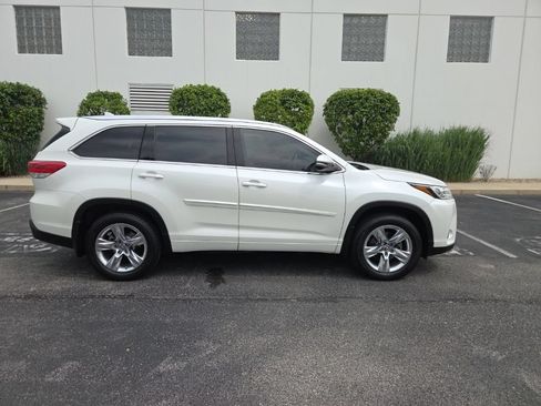 Used 2018 Toyota Highlander Limited w/ Protection Package #3 AWD/4WD image 9