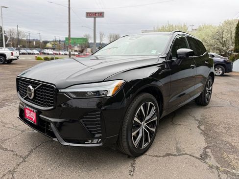 Used 2025 Volvo XC60 B5 Plus w/ Protection Package Premier AWD/4WD image 4