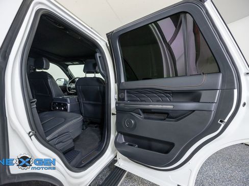 Used 2023 Ford Expedition Platinum AWD/4WD image 36