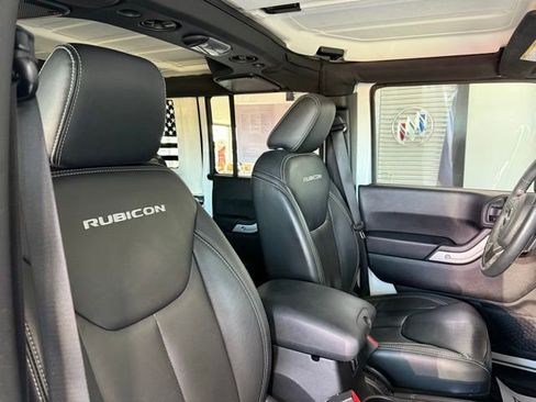 Used 2018 Jeep Wrangler Unlimited Rubicon w/ Connectivity Group image 19