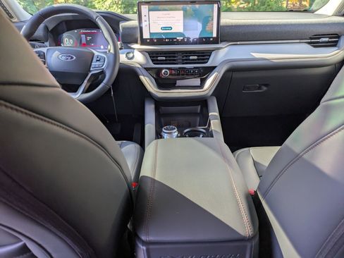 New 2026 Ford Explorer Active w/ Active Comfort Package image 27