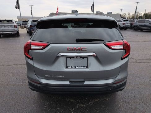 Used 2023 GMC Terrain SLE w/ Driver Convenience Package image 6