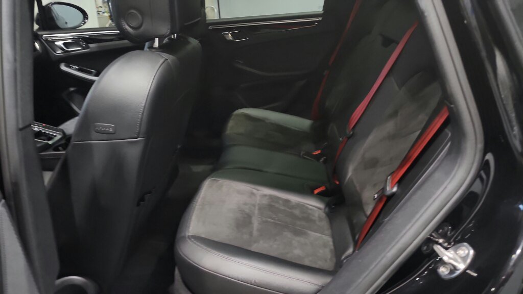Used 2018 Porsche Macan AWD/4WD image 30
