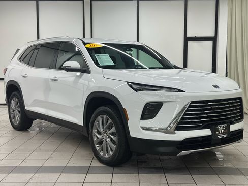 Certified 2025 Buick Enclave Preferred image 1