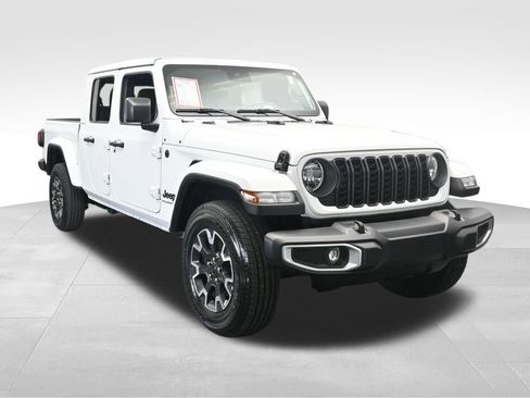Used 2024 Jeep Gladiator Sport w/ Premium Package image 9