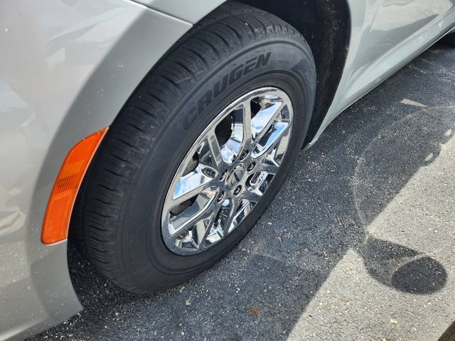 Used 2024 Chrysler Pacifica Touring-L FWD image 23