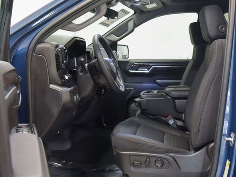 Used 2024 Chevrolet Silverado 1500 LT AWD/4WD image 2