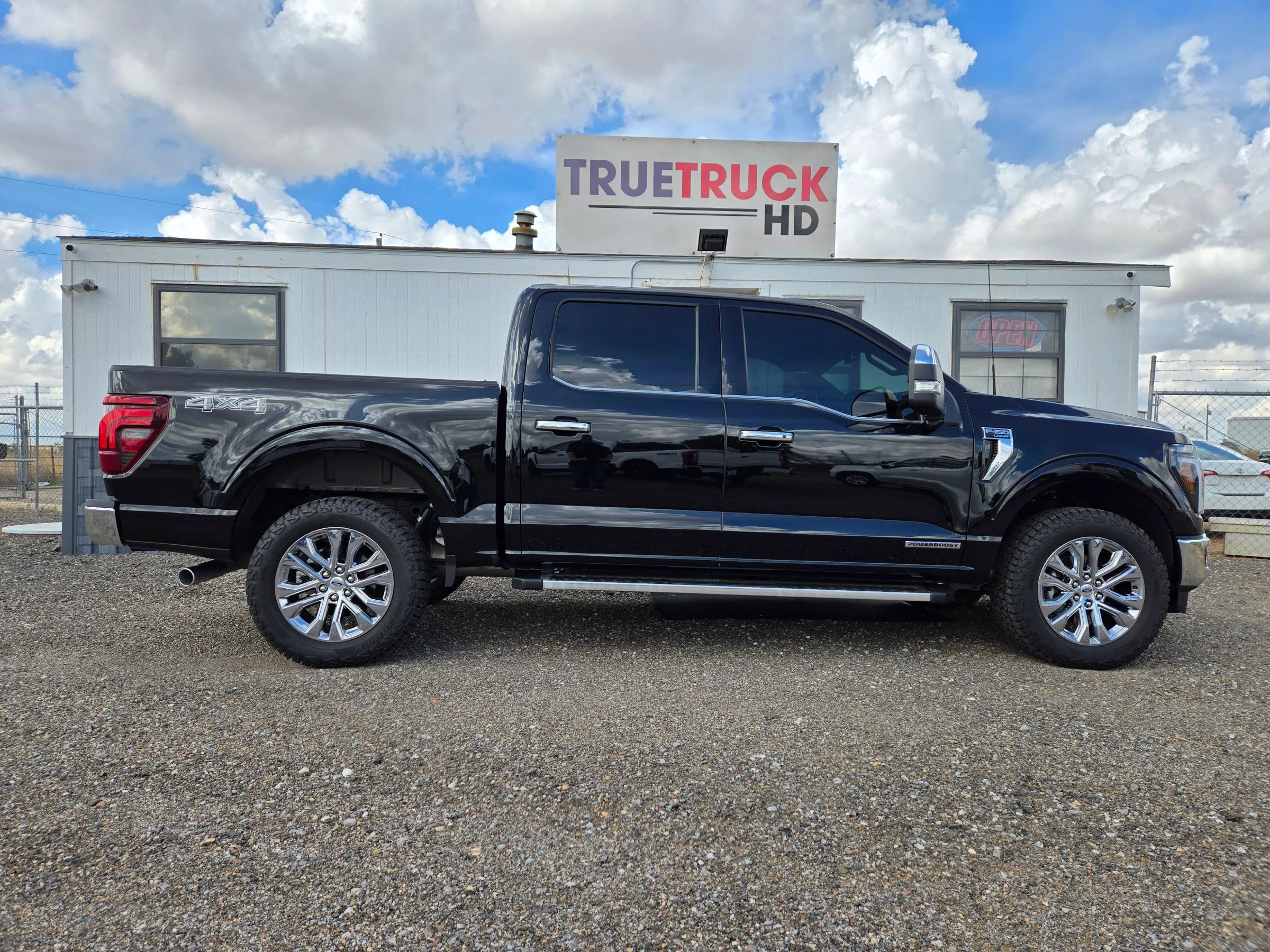 Used 2025 Ford F150 Lariat w/ Equipment Group 501A Mid AWD/4WD image 4