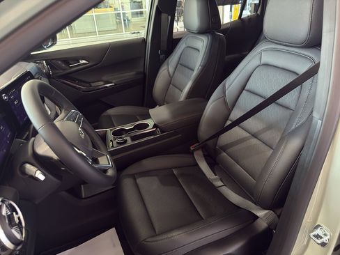 New 2026 Chevrolet Equinox LT w/ Convenience Package II image 8