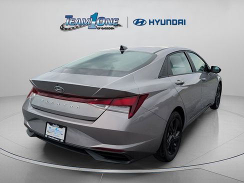 Used 2023 Hyundai Elantra SEL w/ Preferred Accessory Package FWD image 8