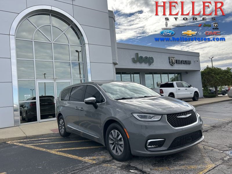 Used 2023 Chrysler Pacifica Limited FWD image 1