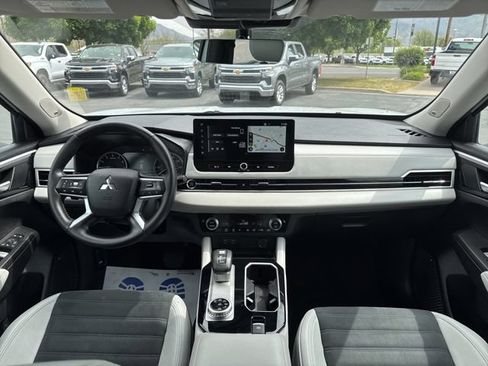 Used 2025 Mitsubishi Outlander SE AWD/4WD image 13
