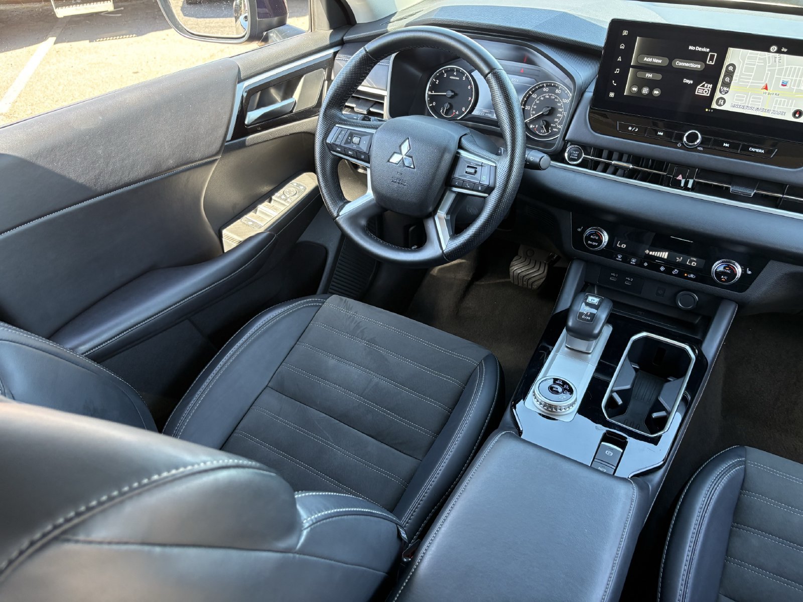 Used 2025 Mitsubishi Outlander SE FWD image 14