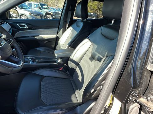 Used 2024 Jeep Compass Latitude image 17