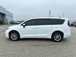 Used 2023 Chrysler Pacifica Touring-L video 2