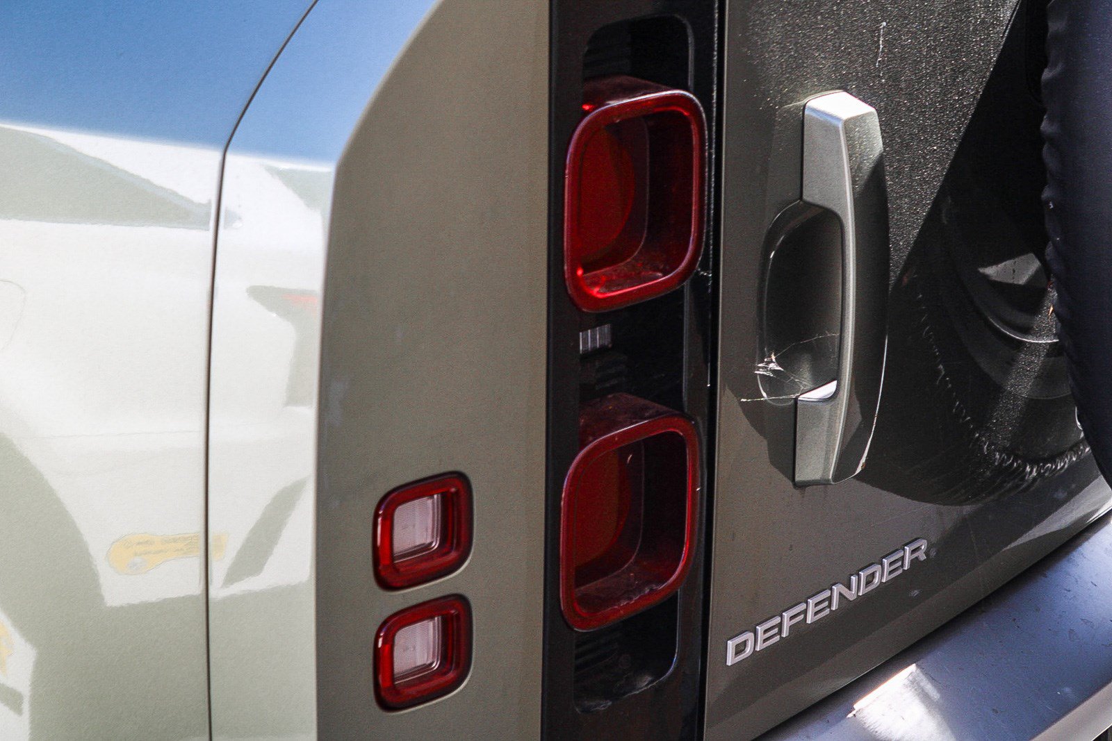 Used 2023 Land Rover Defender 110 S AWD/4WD image 9
