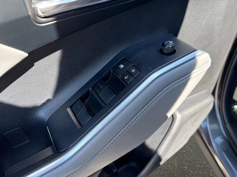 Used 2022 Toyota Highlander XLE image 18