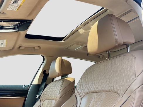 Used 2022 BMW 740i w/ Premium Package RWD image 32