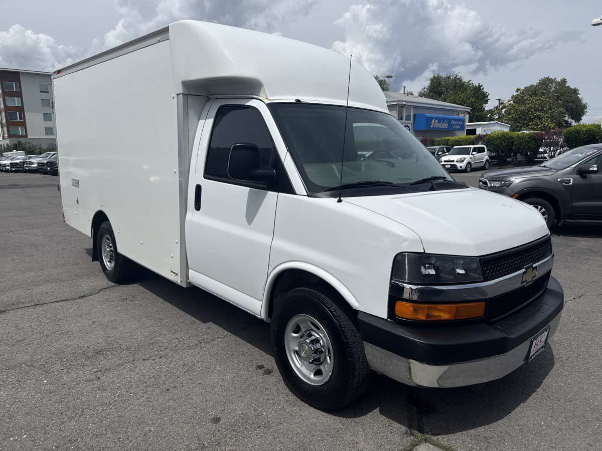 Used 2013 Chevrolet Express 3500 w/ Chrome Appearance Package RWD image 4