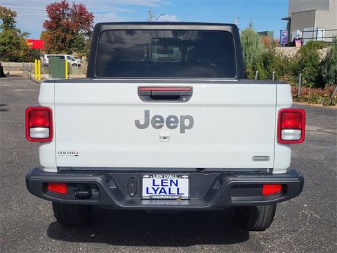 Used 2023 Jeep Gladiator Overland image 13
