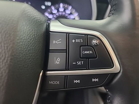 Used 2022 Toyota Highlander XLE image 32